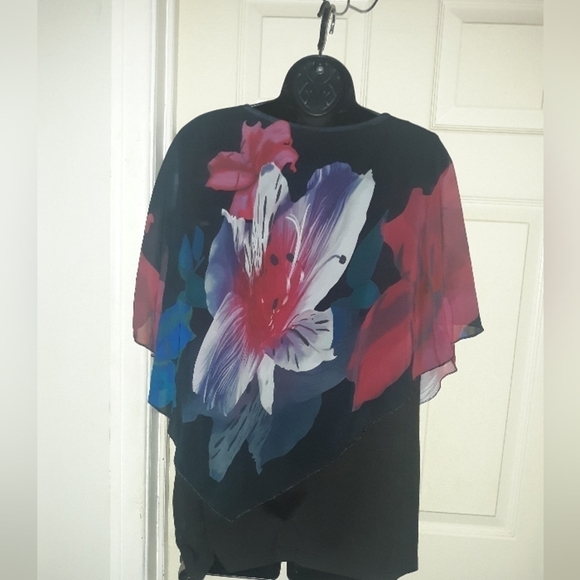 Nextmia flowy floral blouse top is layerd size 18" - Picture 5 of 7